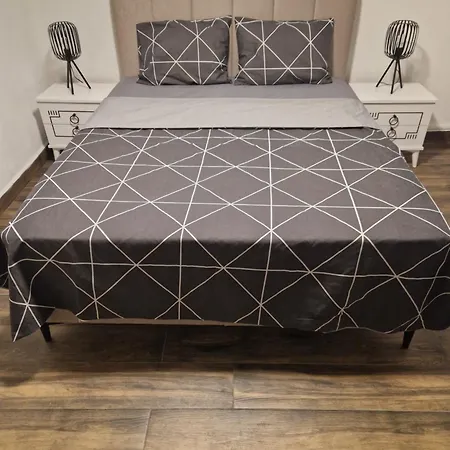 2 With Garden 别墅