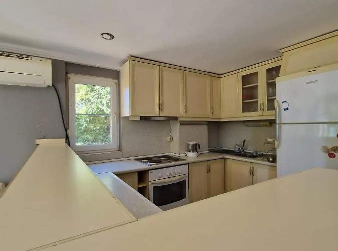 2 With Garden 别墅 *