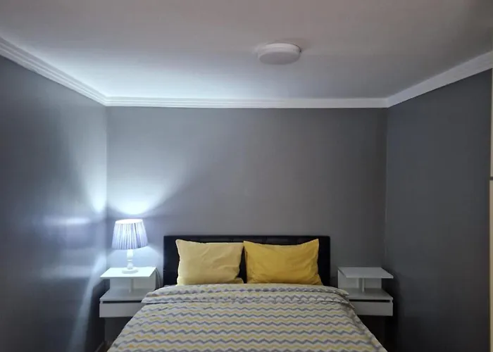 2 With Garden 别墅