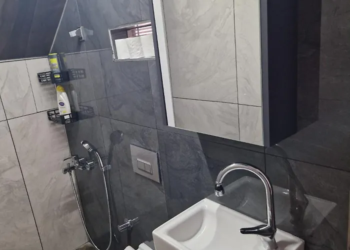 2 With Garden 别墅