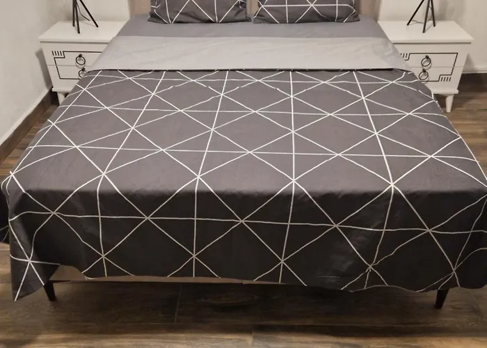 2 With Garden 别墅